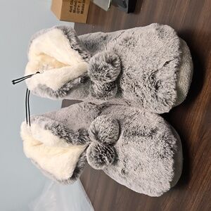 Reitmans Size M Grey White Faux Fur Ankle Bootie Slippers